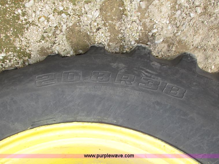 image for item G9943 1976 John Deere 8430 4WD tractor