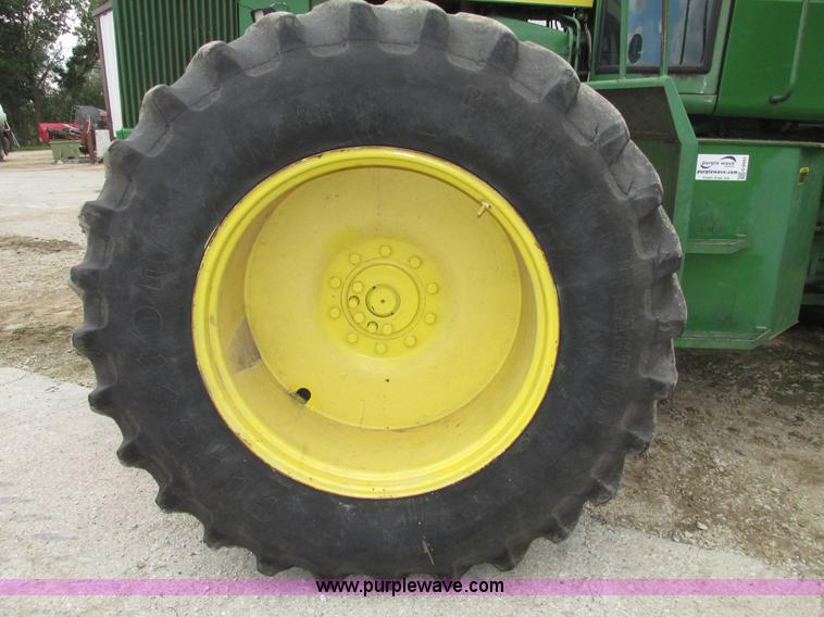 image for item G9943 1976 John Deere 8430 4WD tractor