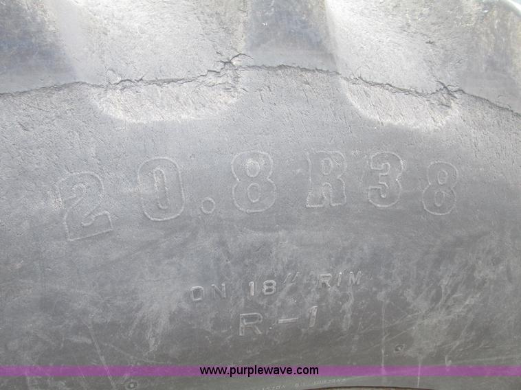 image for item G9943 1976 John Deere 8430 4WD tractor