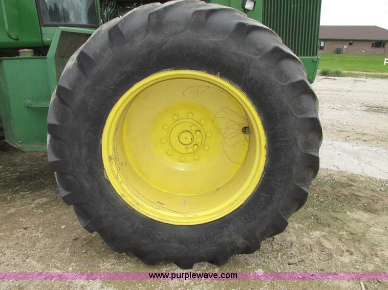image for item G9943 1976 John Deere 8430 4WD tractor