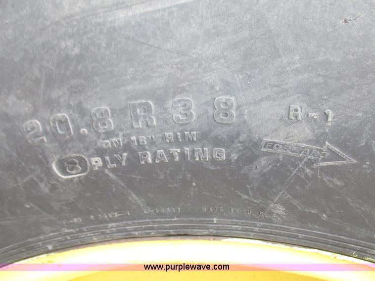 image for item G9943 1976 John Deere 8430 4WD tractor