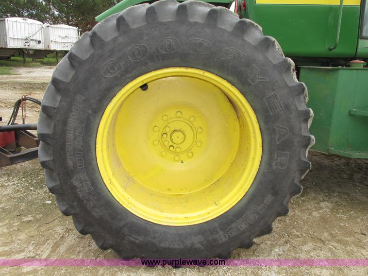 image for item G9943 1976 John Deere 8430 4WD tractor