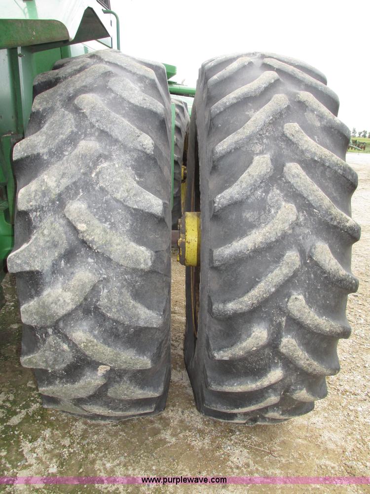 image for item G9943 1976 John Deere 8430 4WD tractor