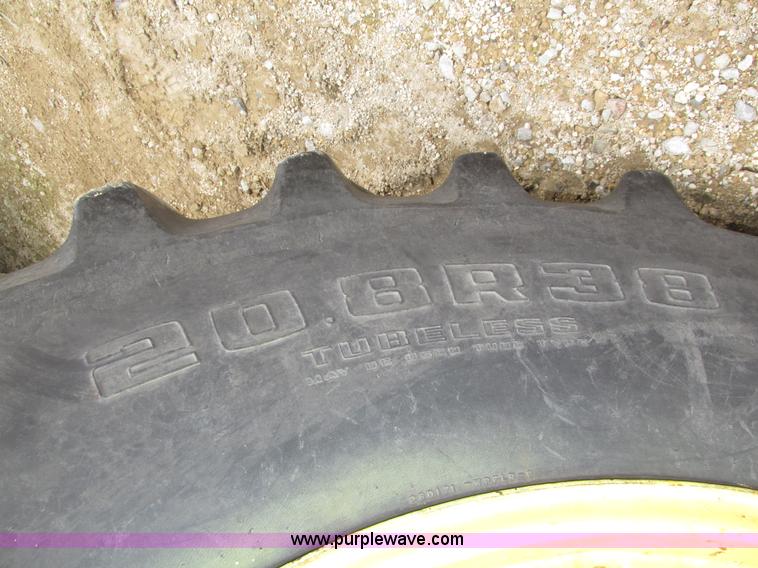 image for item G9943 1976 John Deere 8430 4WD tractor