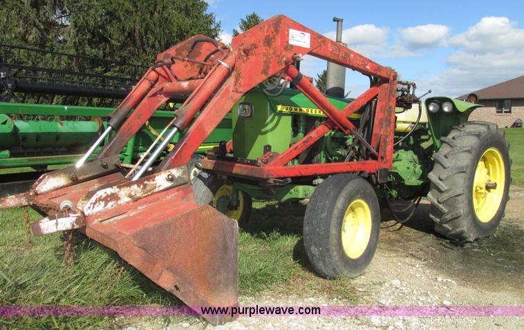 image for item G9954 1966 John Deere 2020 tractor