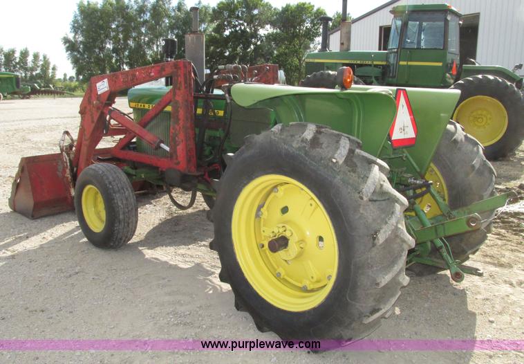 image for item G9954 1966 John Deere 2020 tractor