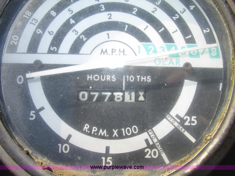 image for item G9954 1966 John Deere 2020 tractor