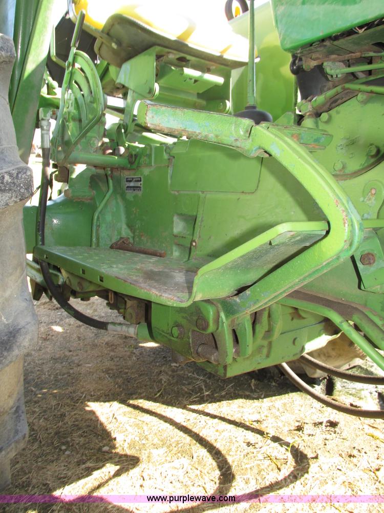 image for item G9954 1966 John Deere 2020 tractor