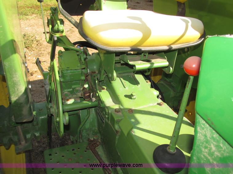 image for item G9954 1966 John Deere 2020 tractor