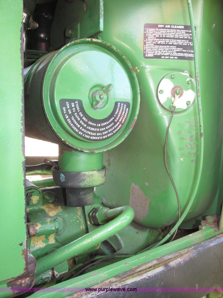 image for item G9954 1966 John Deere 2020 tractor