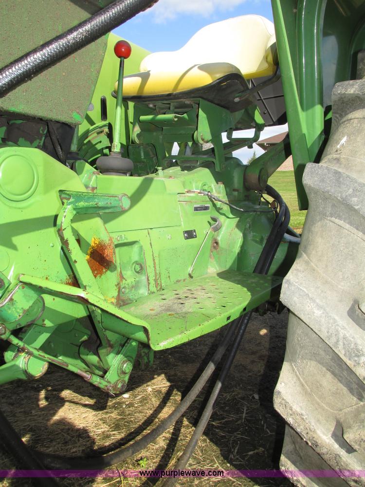 image for item G9954 1966 John Deere 2020 tractor