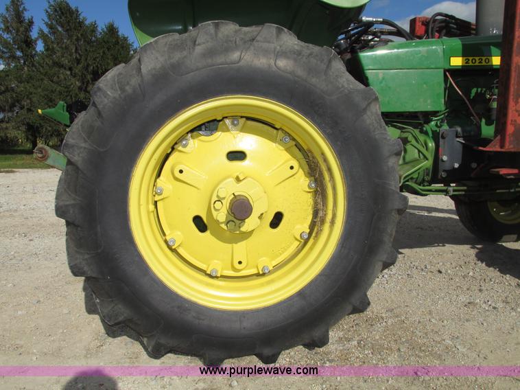 image for item G9954 1966 John Deere 2020 tractor