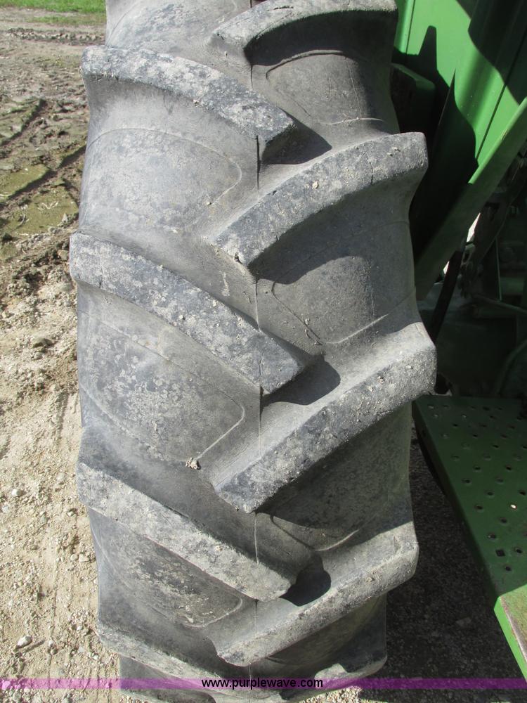 image for item G9954 1966 John Deere 2020 tractor