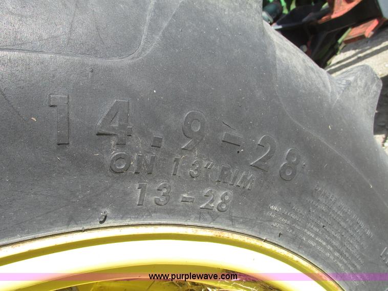 image for item G9954 1966 John Deere 2020 tractor