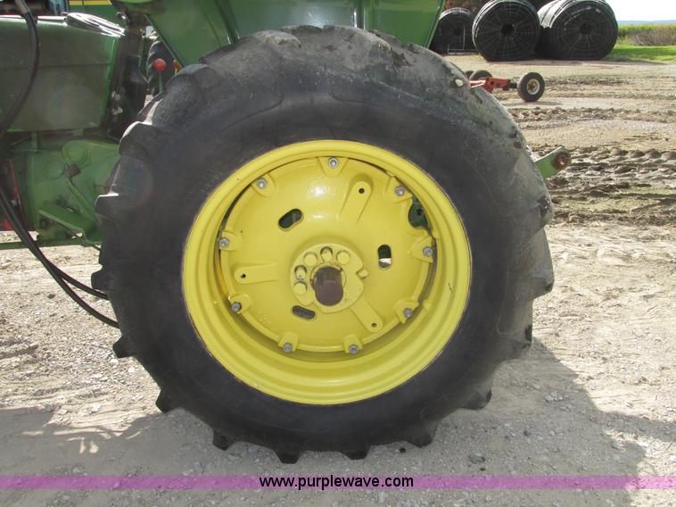 image for item G9954 1966 John Deere 2020 tractor