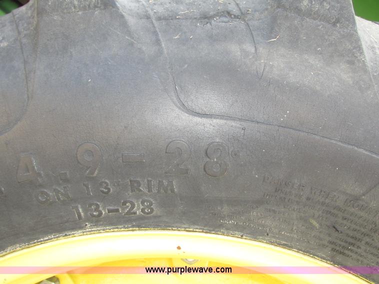 image for item G9954 1966 John Deere 2020 tractor