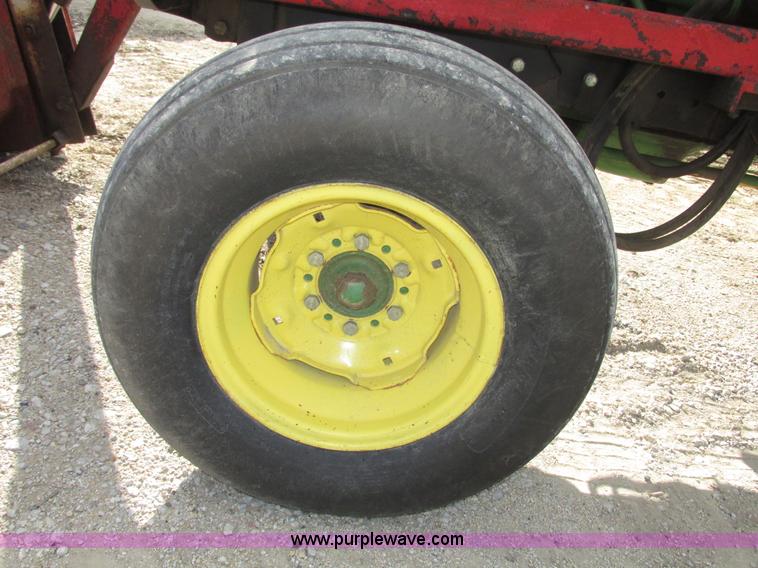 image for item G9954 1966 John Deere 2020 tractor