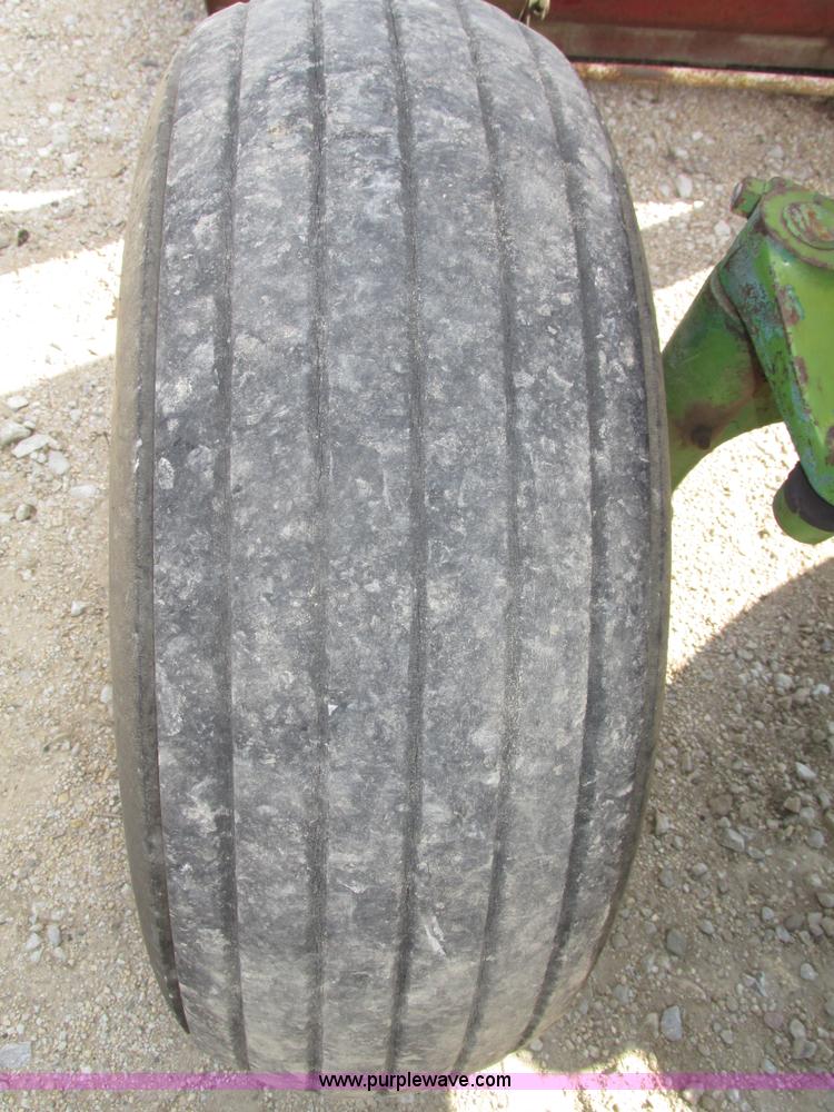 image for item G9954 1966 John Deere 2020 tractor