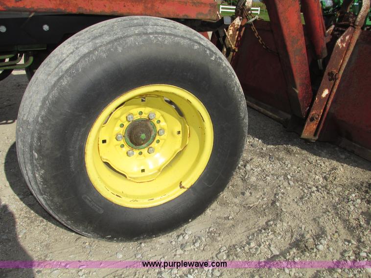 image for item G9954 1966 John Deere 2020 tractor