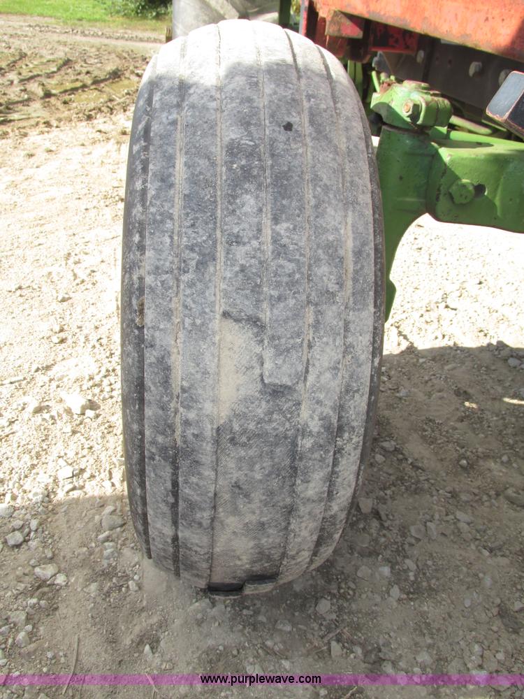 image for item G9954 1966 John Deere 2020 tractor