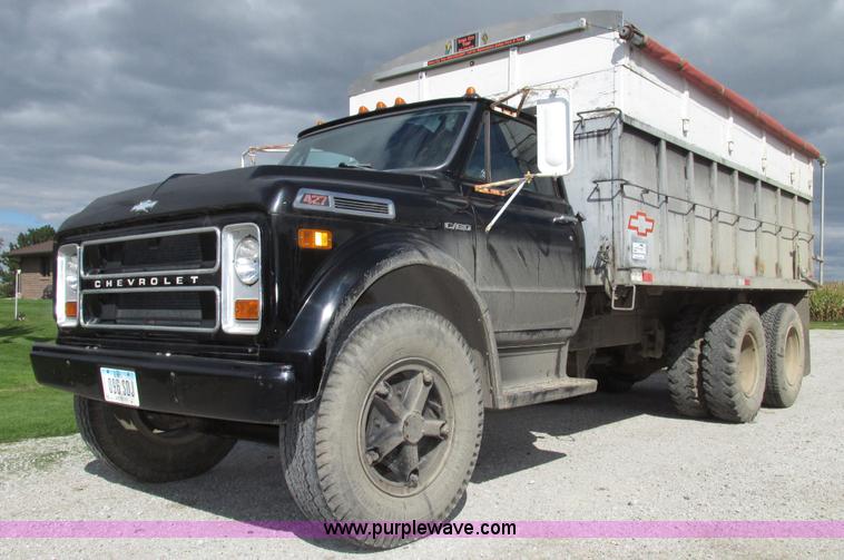 image for item G9955 1972 Chevrolet C60 Custom grain truck