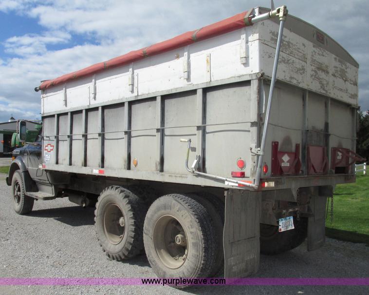 image for item G9955 1972 Chevrolet C60 Custom grain truck