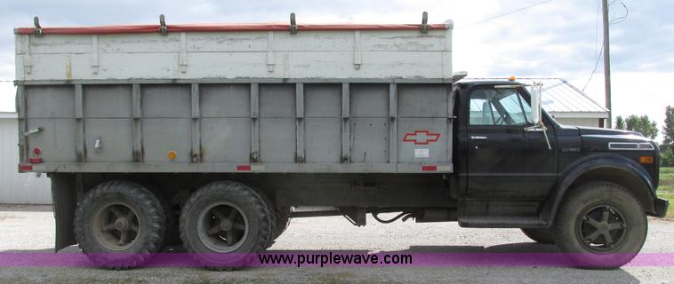 image for item G9955 1972 Chevrolet C60 Custom grain truck