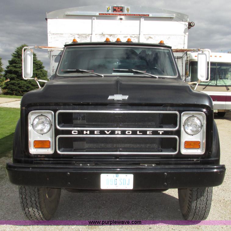 image for item G9955 1972 Chevrolet C60 Custom grain truck