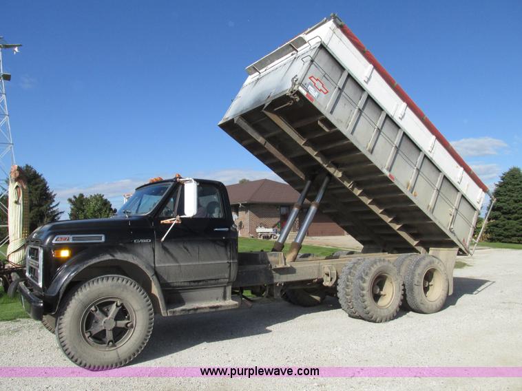 image for item G9955 1972 Chevrolet C60 Custom grain truck