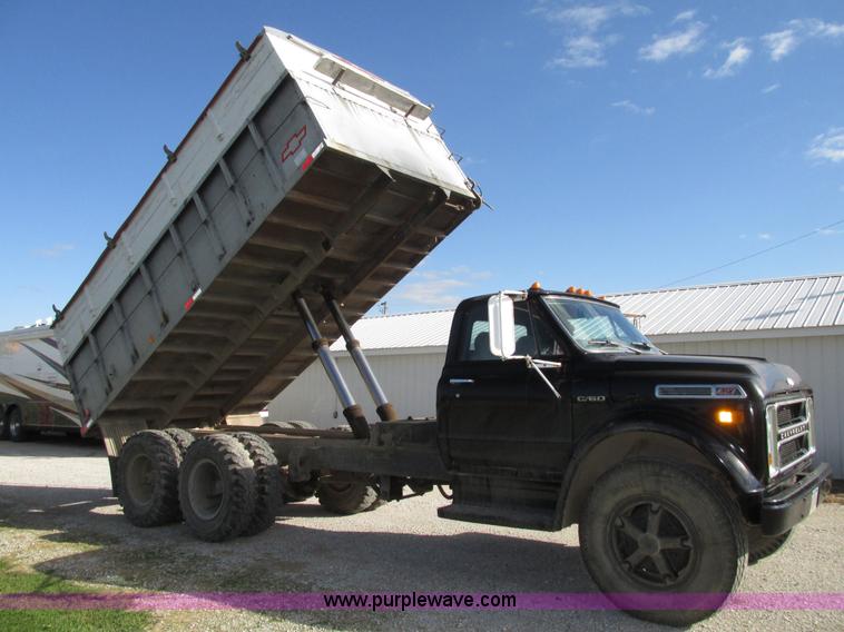 image for item G9955 1972 Chevrolet C60 Custom grain truck