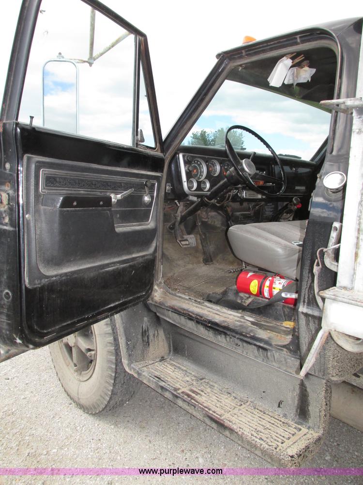 image for item G9955 1972 Chevrolet C60 Custom grain truck