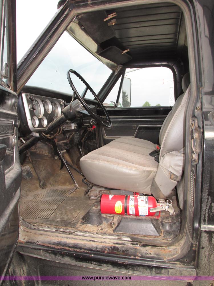 image for item G9955 1972 Chevrolet C60 Custom grain truck