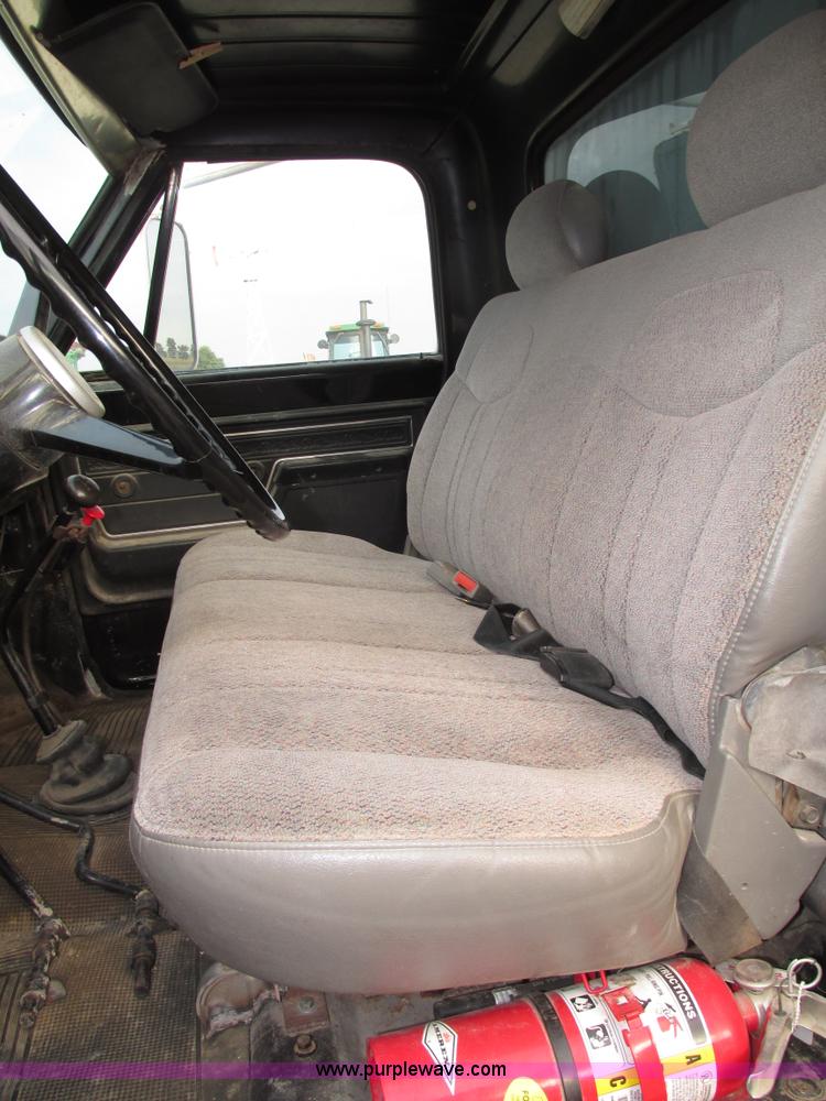 image for item G9955 1972 Chevrolet C60 Custom grain truck