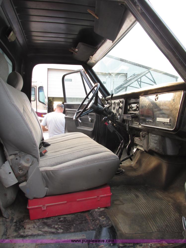 image for item G9955 1972 Chevrolet C60 Custom grain truck