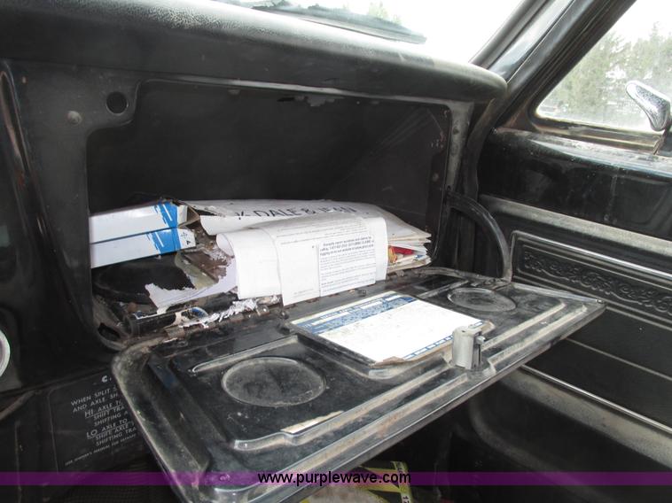 image for item G9955 1972 Chevrolet C60 Custom grain truck