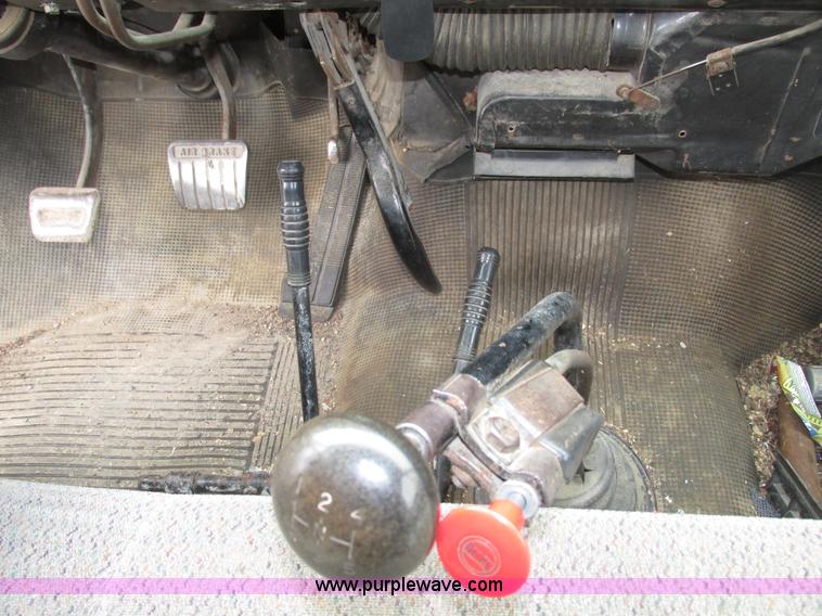 image for item G9955 1972 Chevrolet C60 Custom grain truck