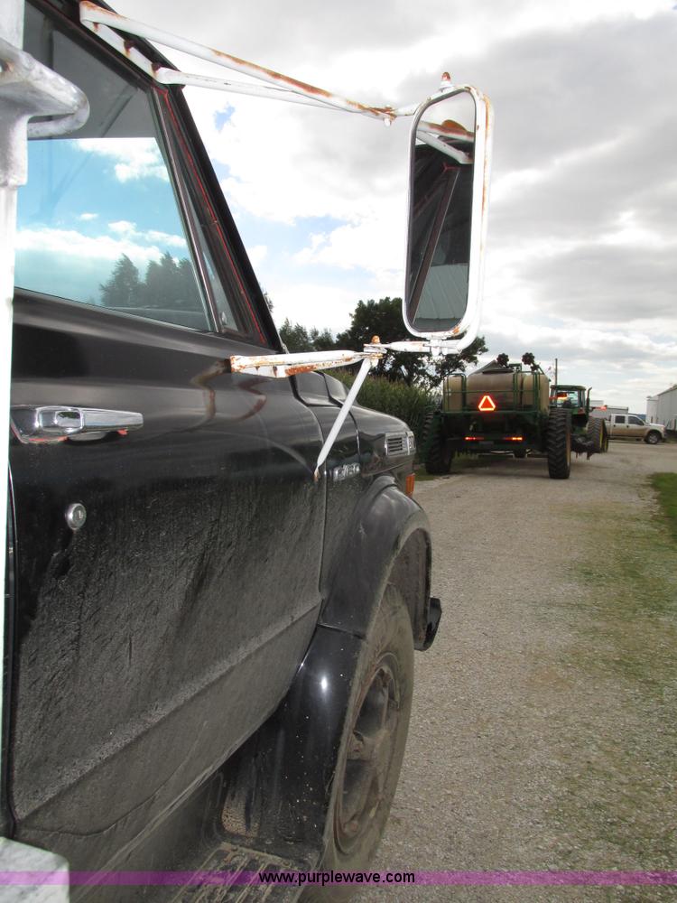 image for item G9955 1972 Chevrolet C60 Custom grain truck