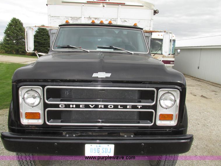 image for item G9955 1972 Chevrolet C60 Custom grain truck