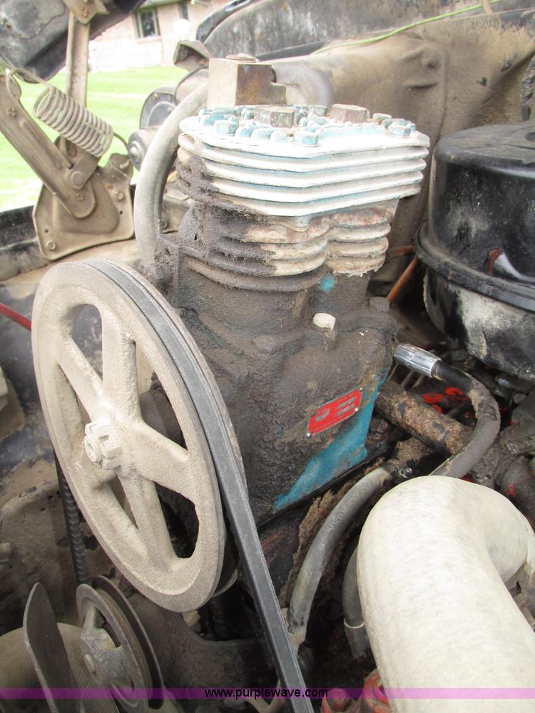 image for item G9955 1972 Chevrolet C60 Custom grain truck