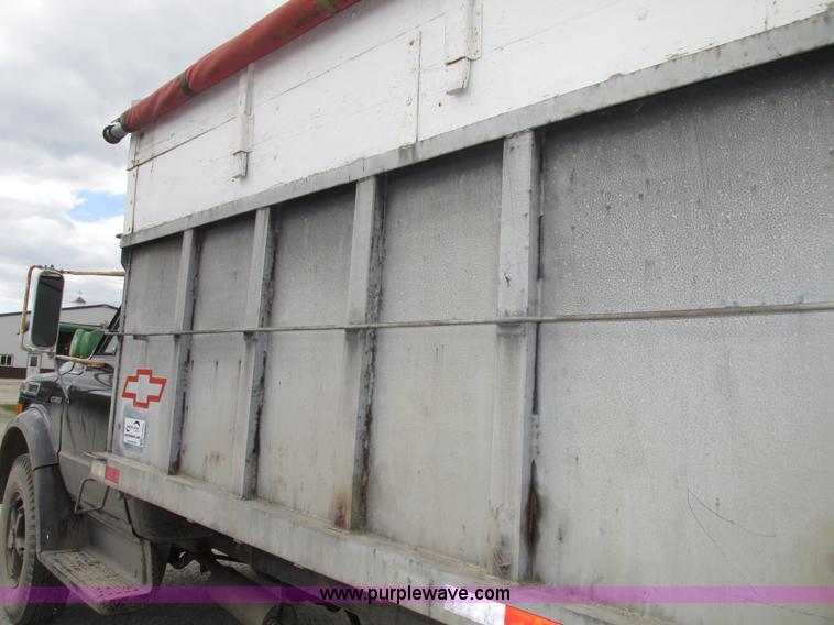 image for item G9955 1972 Chevrolet C60 Custom grain truck