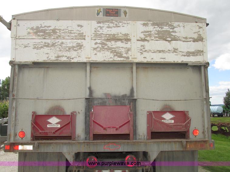 image for item G9955 1972 Chevrolet C60 Custom grain truck