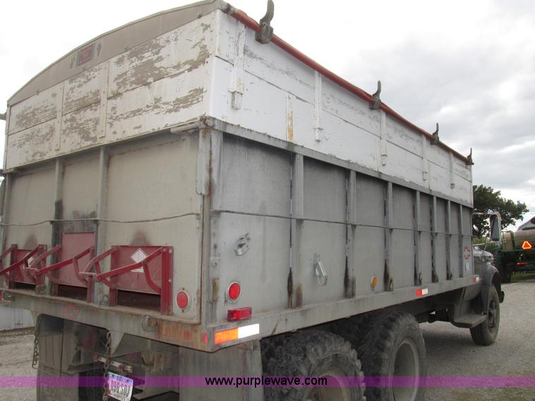 image for item G9955 1972 Chevrolet C60 Custom grain truck