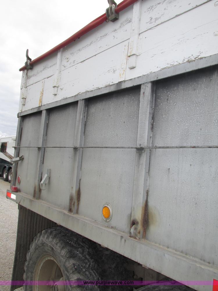 image for item G9955 1972 Chevrolet C60 Custom grain truck