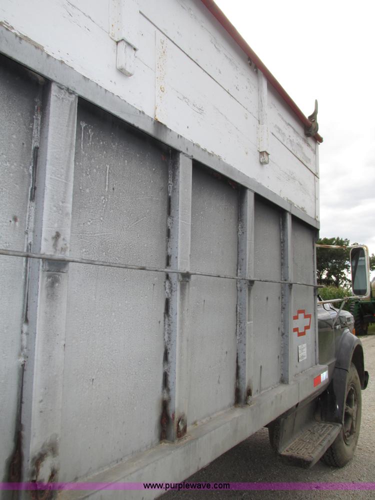 image for item G9955 1972 Chevrolet C60 Custom grain truck