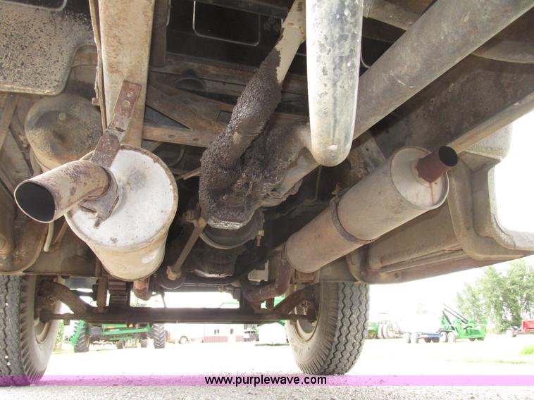 image for item G9955 1972 Chevrolet C60 Custom grain truck