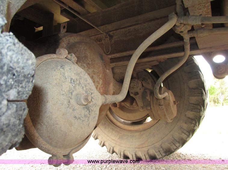 image for item G9955 1972 Chevrolet C60 Custom grain truck