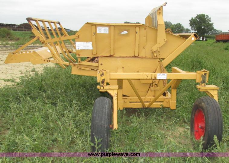 image for item G9979 HayBuster BB256 BaleBuster bale processor