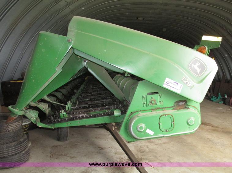 image for item G9984 2004 John Deere 1291 corn head