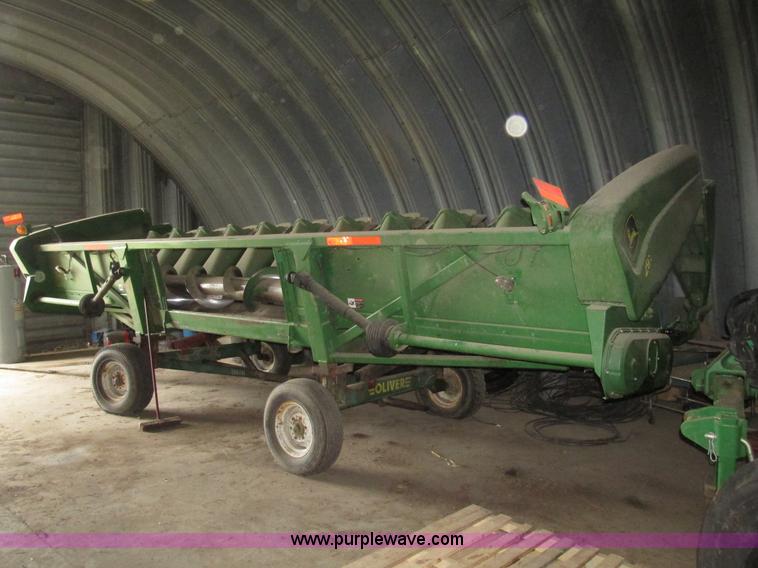 image for item G9984 2004 John Deere 1291 corn head