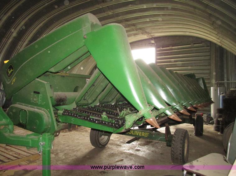 image for item G9984 2004 John Deere 1291 corn head